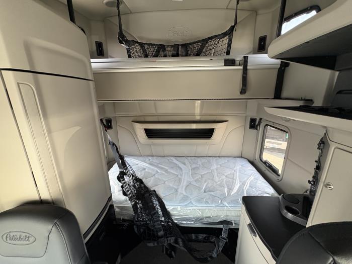 2027 Peterbilt 579-14