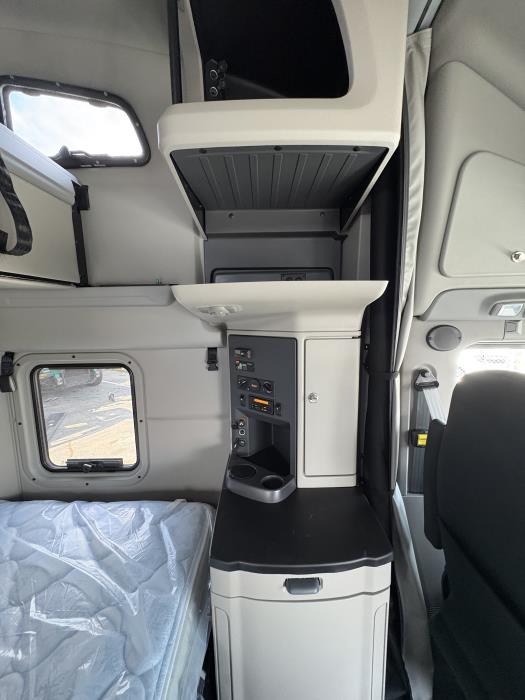 2027 Peterbilt 579-15