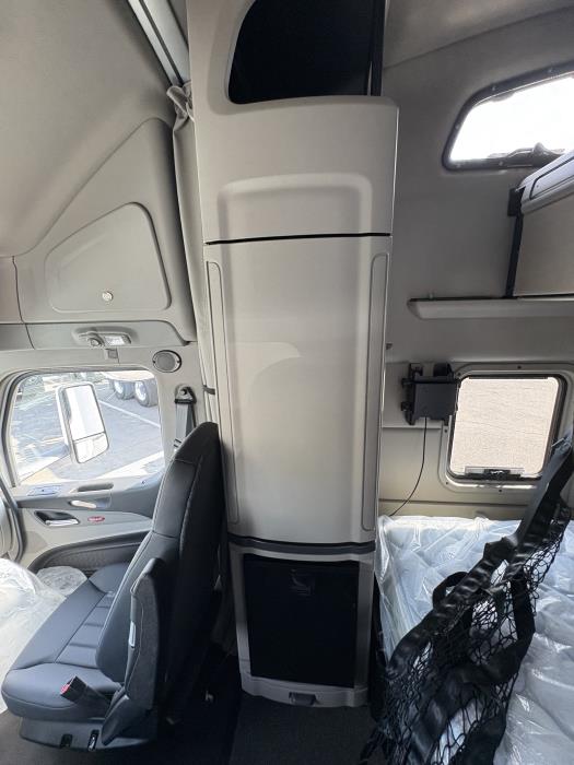 2027 Peterbilt 579-16