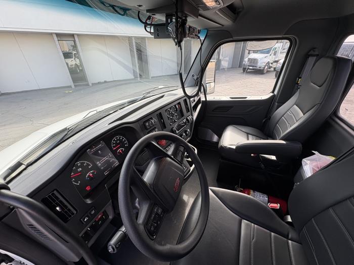 2026 Peterbilt 548-10