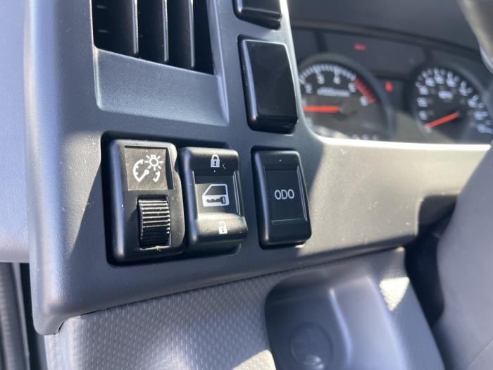 2026 Isuzu NRR - image 23