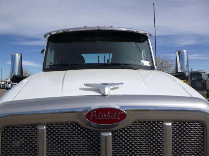 2023 Peterbilt 567-8