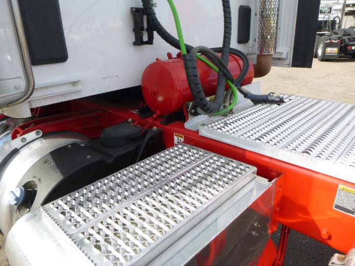 2023 Peterbilt 567-22