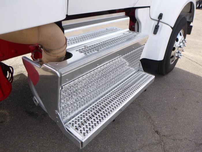 2023 Peterbilt 567-28