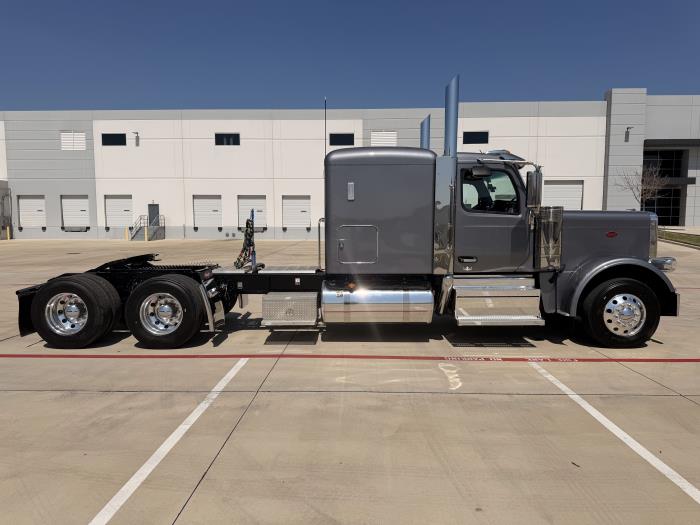 2027 Peterbilt 589-4