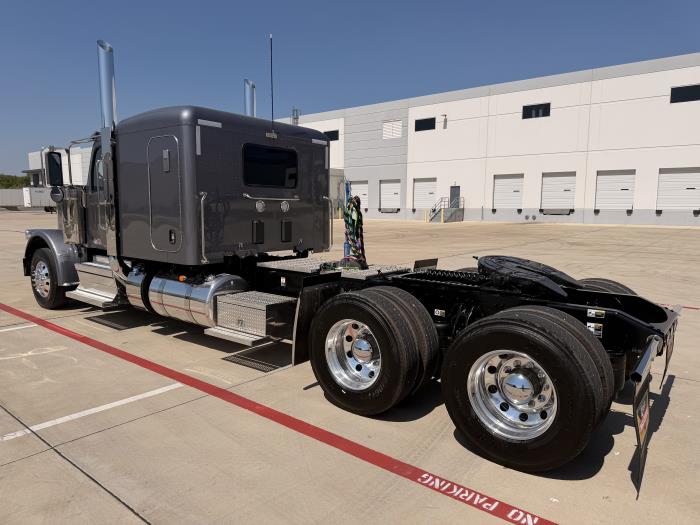 2027 Peterbilt 589-7