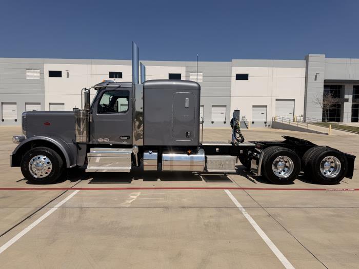 2027 Peterbilt 589-8