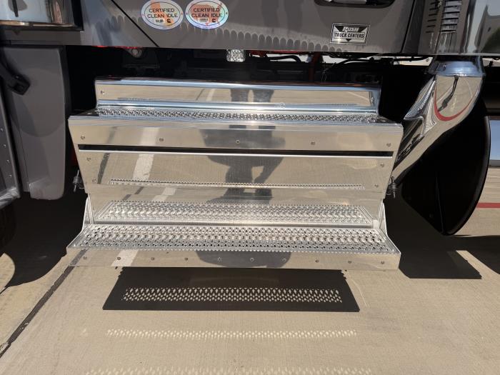 2027 Peterbilt 589-12