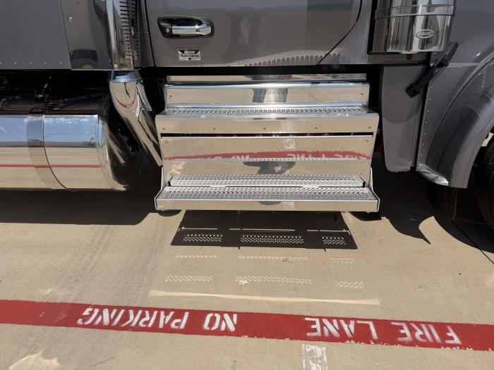 2027 Peterbilt 589-17