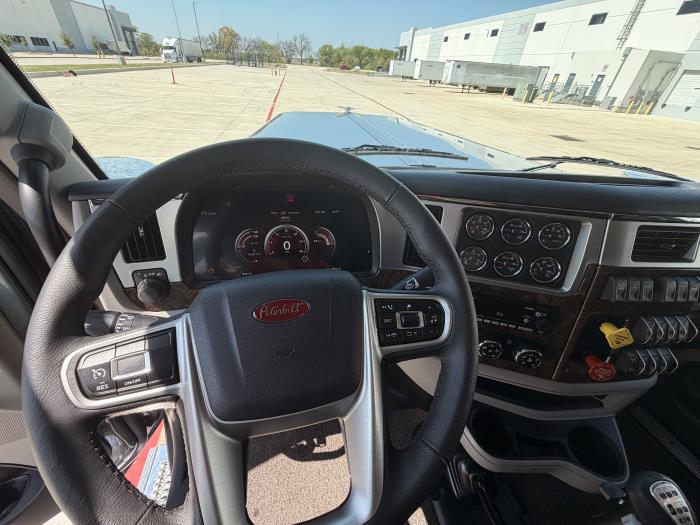 2027 Peterbilt 589-21