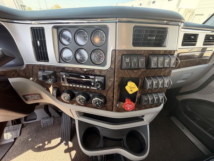 2027 Peterbilt 589-22