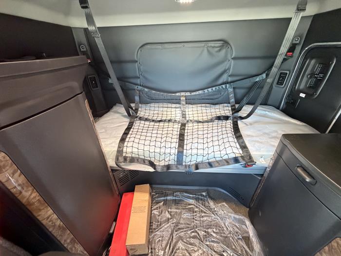 2027 Peterbilt 589-23