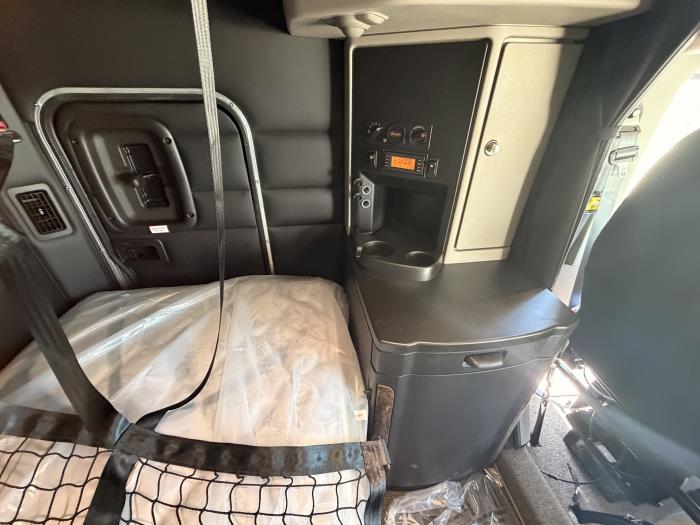 2027 Peterbilt 589-25