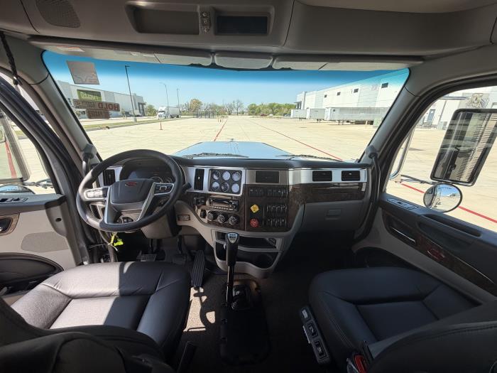 2027 Peterbilt 589-26