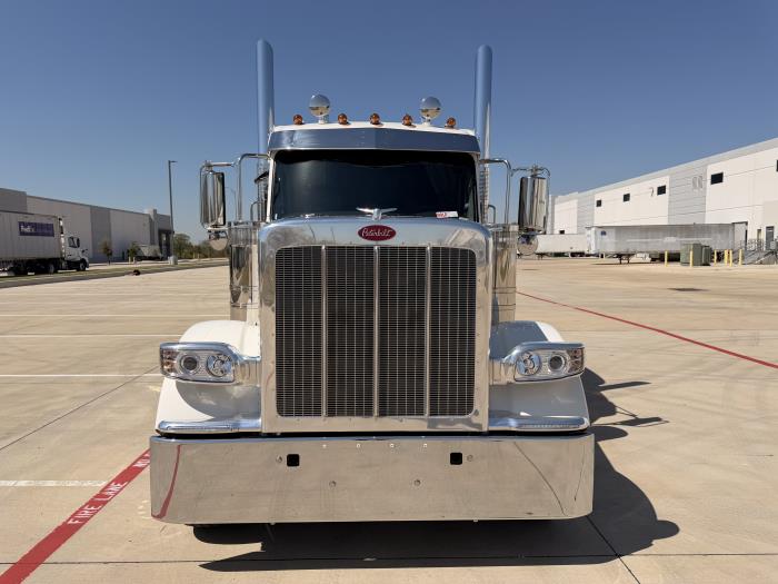 2027 Peterbilt 589-2