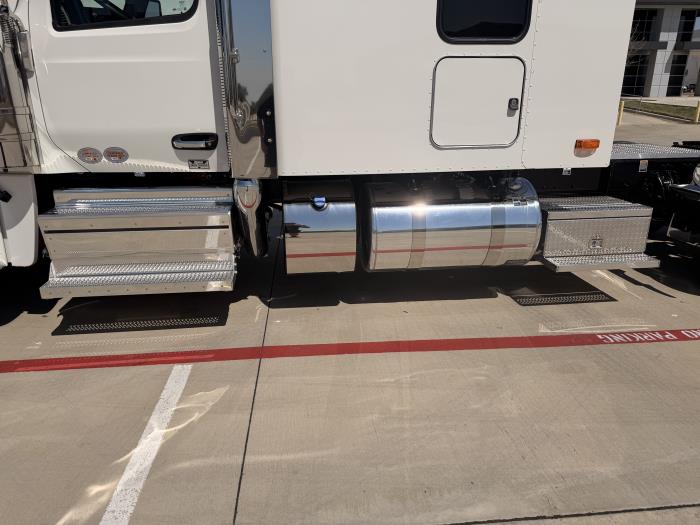 2027 Peterbilt 589-12