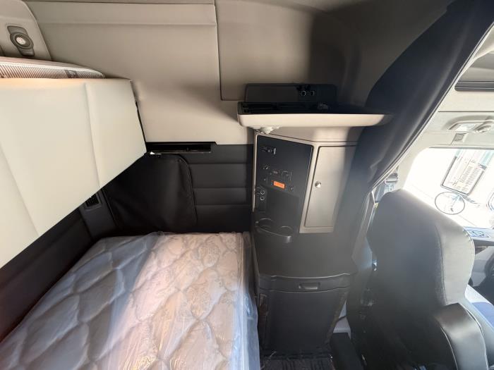 2027 Peterbilt 589-26