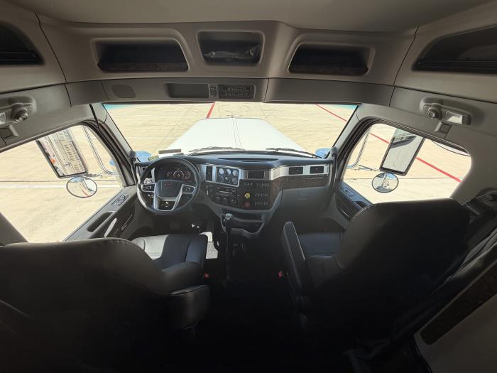 2027 Peterbilt 589-28