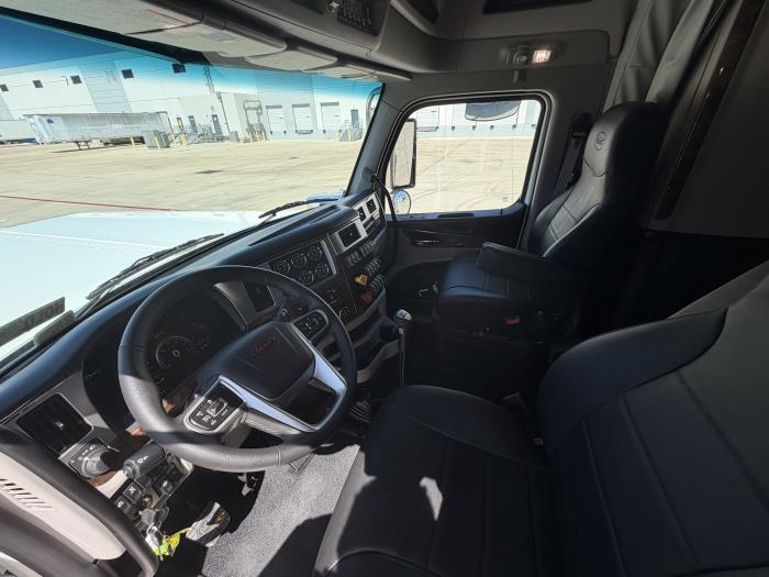 2027 Peterbilt 589-21