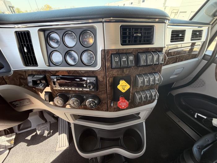 2027 Peterbilt 589-23