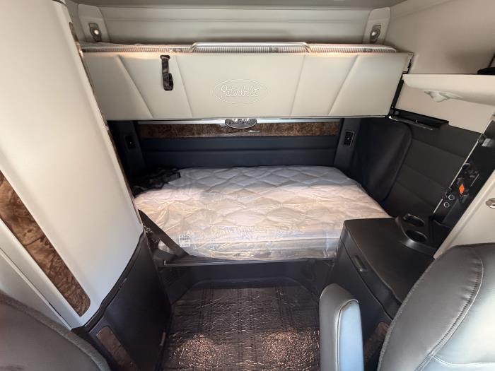 2027 Peterbilt 589-24