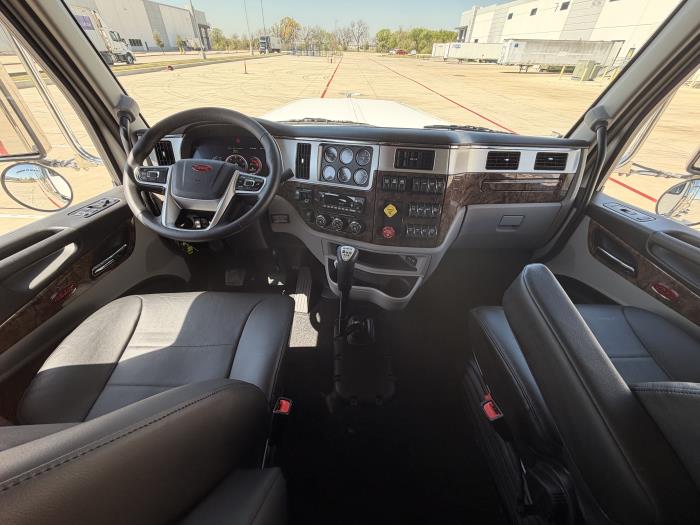 2027 Peterbilt 589-27