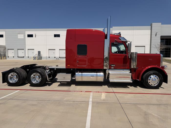 2027 Peterbilt 589-3