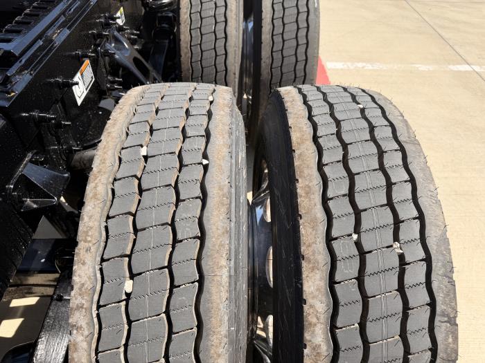 2027 Peterbilt 589-10