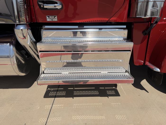 2027 Peterbilt 589-17