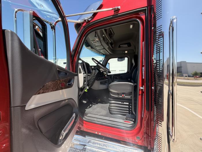 2027 Peterbilt 589-18