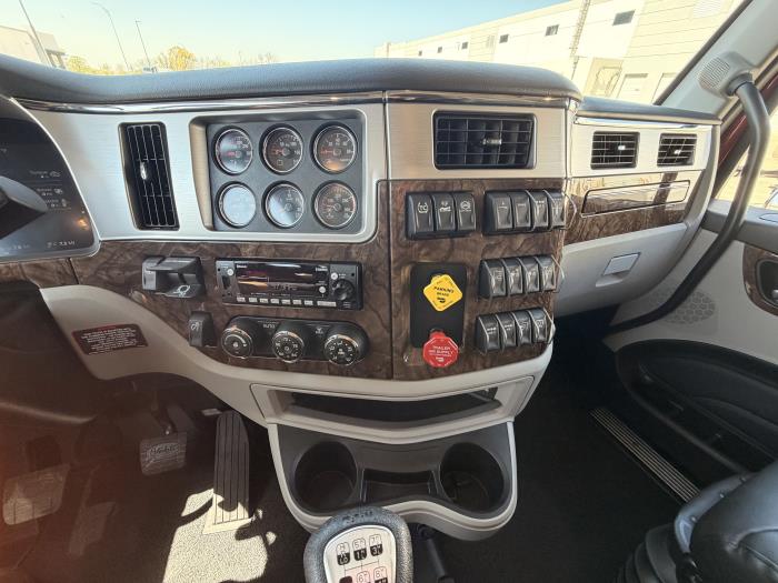 2027 Peterbilt 589-21