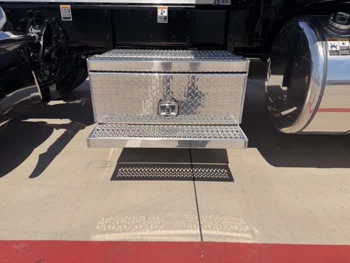 2027 Peterbilt 589-17