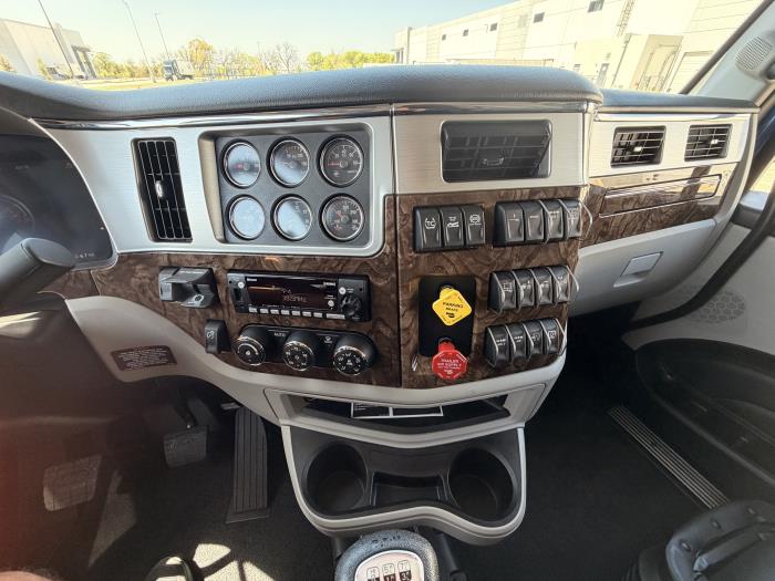 2027 Peterbilt 589-23