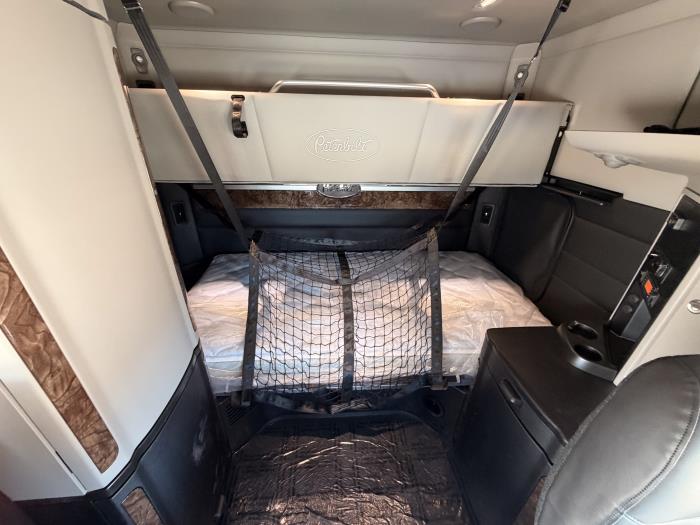 2027 Peterbilt 589-24