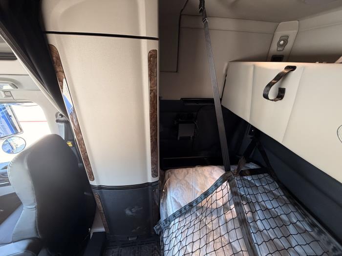 2027 Peterbilt 589-25