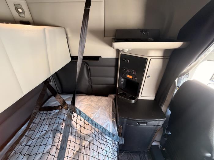 2027 Peterbilt 589-26