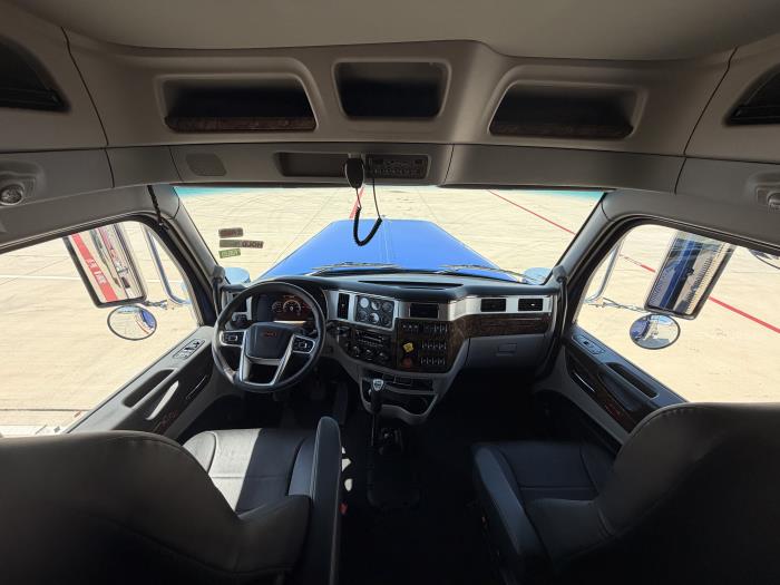 2027 Peterbilt 589-28