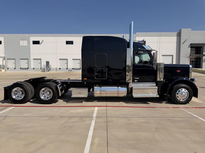 2027 Peterbilt 589-4