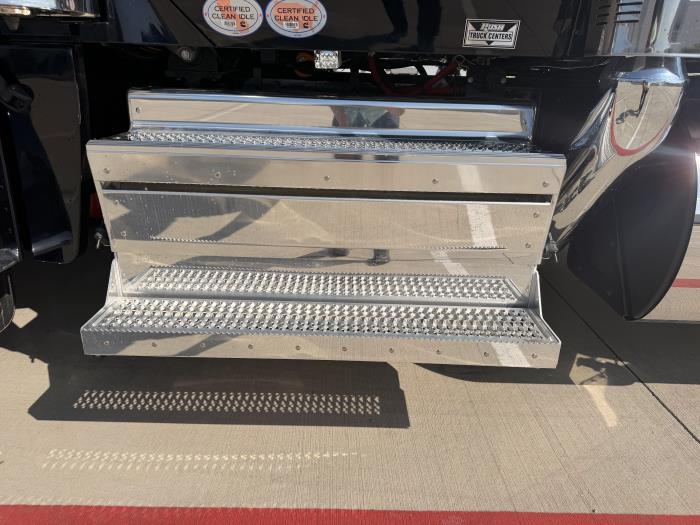 2027 Peterbilt 589-12