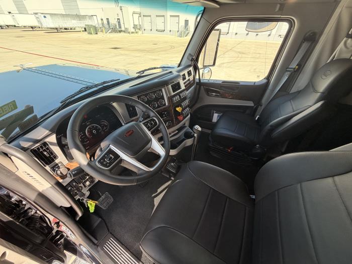 2027 Peterbilt 589-21