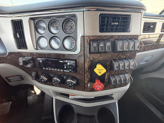 2027 Peterbilt 589-23