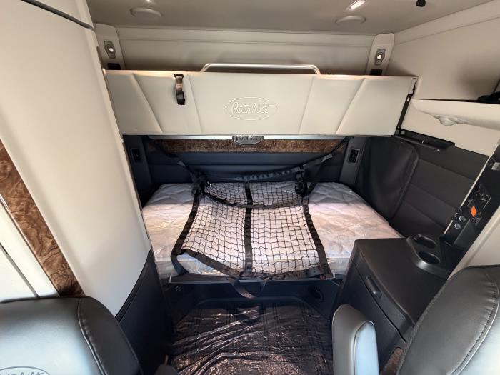 2027 Peterbilt 589-24