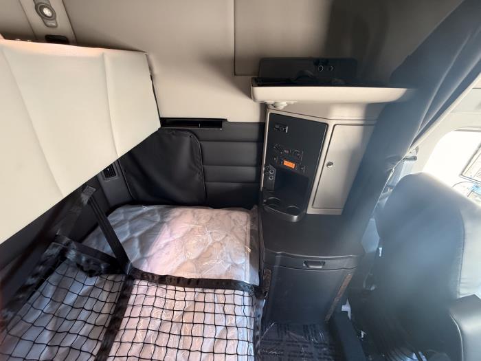 2027 Peterbilt 589-26