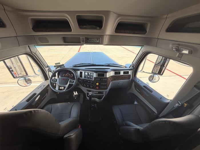 2027 Peterbilt 589-28