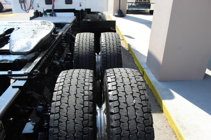 2023 Peterbilt 579-5