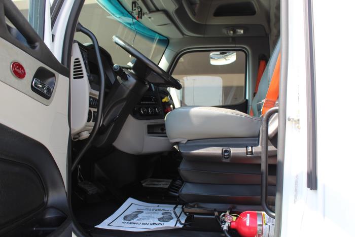 2023 Peterbilt 579-8