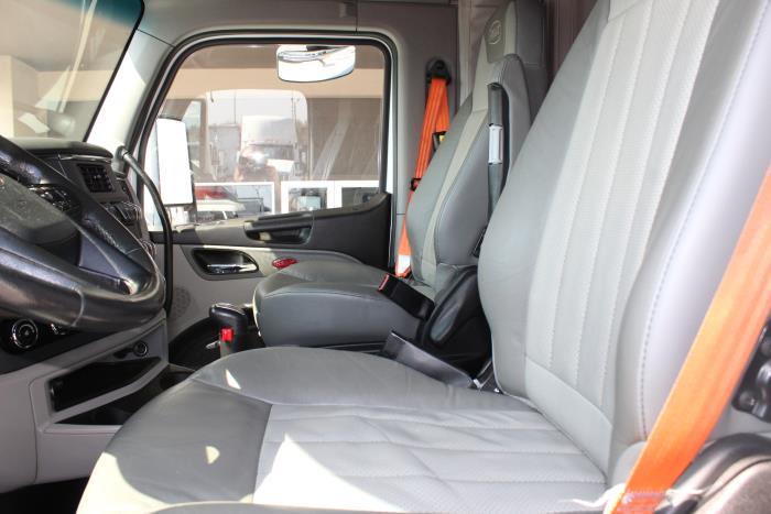 2023 Peterbilt 579-9