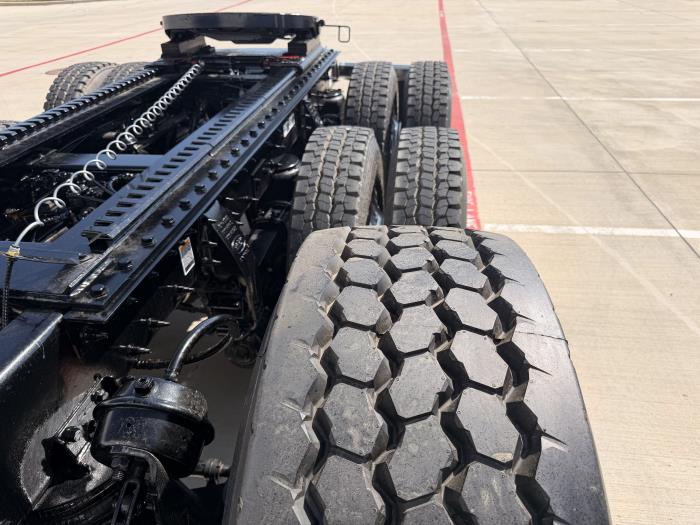 2027 Peterbilt 589-12