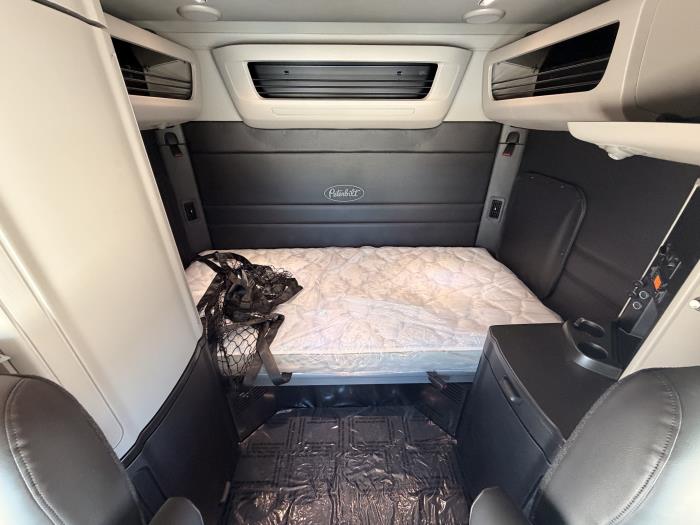 2027 Peterbilt 589-24