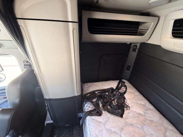 2027 Peterbilt 589-25